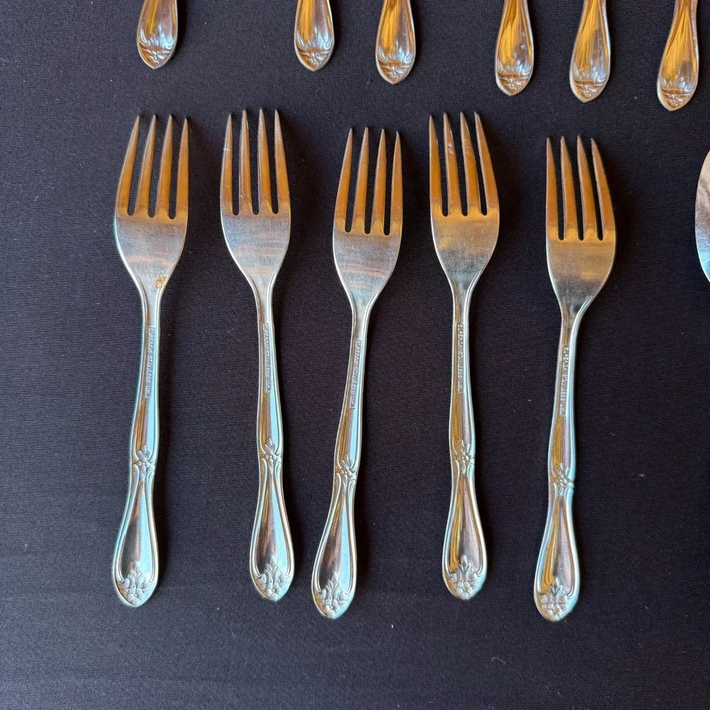 Vtg Superior Stainless USA 39 Pc Flatware Set Floral Pattern w‎ Serving